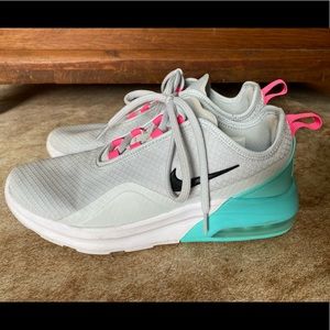 Nike Women’s Air Max Motion 2: Size 8.5 US